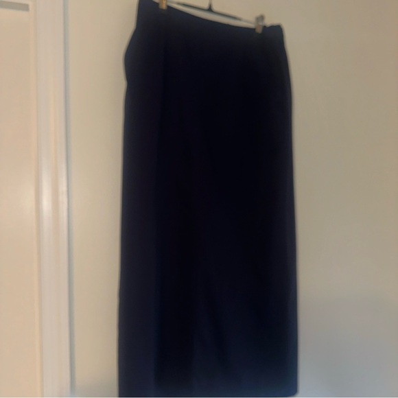 The David Brooks Straight Pencil Skirt in Navy Blue size 10 - Picture 1 of 9